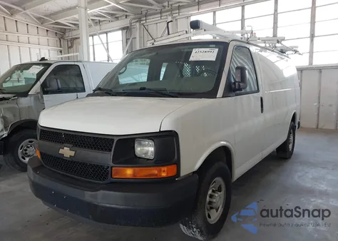 2015 Chevrolet Express 2500 Work Van z USA, uszkodzony, nr VIN 1GCWGFCF9F1277631